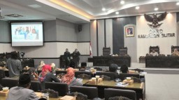 Paripurna DPRD Kabupaten Blitar Agenda Penyampaian LKPJ Bupati Tahun 2023 dan Pokkir 2025