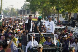 Ribuan Warga Pamekasan Ikuti Jalan Sehat Bareng AMIN