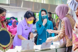 Arumi Bachsin Jadi Duta PKK di Bazaar Bhayangkari