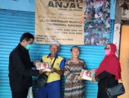 Pembimbing Anjal Terminal Gubernur Suryo Salurkan Zakat Fitrah dan Fidyah