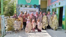 Guru, Siswa dan Wali Murid TK Al Baqy Belajar Batik Eco Printing