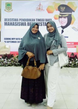 Pemkot Mojokerto Serahkan Beasiswa 207 Mahasiswa Berprestasi