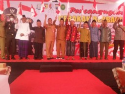 Pemkab Bojonegoro Ikuti Gerakan Berbagi 10 Juta Bendera Merah Putih
