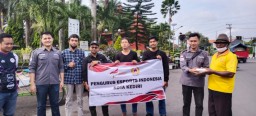 Jumat Berkah, E-Sports Kediri Berbagi dengan Abang Becak