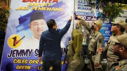 KPU Gresik dan Stakeholder Pemilu Lakukan Pembersihan APK Kampanye di Masa Tenang