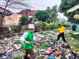 Polsek Tanggulangin Bersama Forkopimka Bersih -bersih Sungai