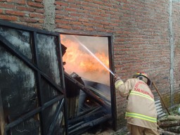 Respon Cepat dan Tanggap Dinas Damkar Bojonegoro Terima Aduan Kebakaran