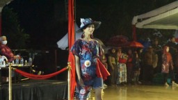 Hujan Iringi Bojonegoro Nglenyer Fashion Festival Zona 2