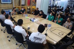 Polrestabes Surabaya Ajak Bonek Rayakan Hari Jadi Persebaya Nobar di Mako Polrestabes