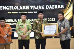 Bupati Sidoarjo Beri Penghargaan Kepada OPD Sidoarjo