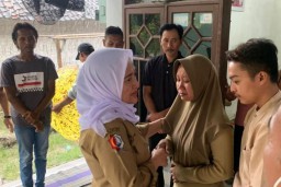 Bupati Anna Mendatangi Rumah Keluarga Korban Tenggelam
