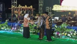 Bupati Anna Sebut Filosofi Wayang Ajarkan Tuntunan Hidup