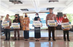 Bupati Mojokerto Gelontorkan Bantuan Rp 131.920 Miliar Bangun Infrastruktur dan SDM