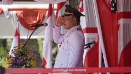 Upacara Pengibaran Bendera Merah Putih HUT RI Ke 77, Bupati Sampang Jadi Inspektur Upacara