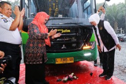 Perluas Jangkauan Layanan, Gubernur Khofifah Tambah 10 Armada Bus Transjatim Koridor I Gresik-Surabaya-Sidoarjo