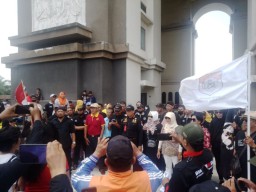 Gabungan LSM Kediri Turun Jalan Tolak Kenaikan BBM