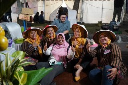 Datang ke SLG, Mas Dhito Cangkruk Bareng Warga