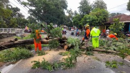 Ditpolairud Polda Jatim dan Polres Mojokerto Evakuasi Korban Banjir, 3.000 Jiwa Diungsikan