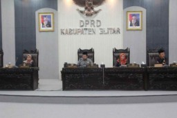 Rapat Paripurna DPRD Kabupaten Blitar Agenda Pemandangan Umum Fraksi-fraksi
