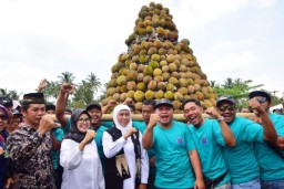 Festival Durian Sumberasri 2023, Gubernur Khofifah Kenalkan Durian Varietas Baru Sekelas Black Torn