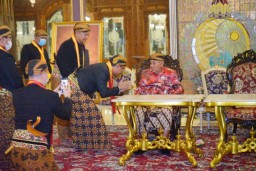 Gus Muhdlor Raih Gelar Kanjeng Raden Aryo Tumenggung dari Keraton Surakarta