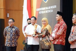 Inovasi Samsat 4.0 dan Eko - Tren, Jatim Sabet Penghargaan IGA Award dari Kemendagri 2022