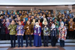 Pada Peserta Diklat PIM II LAN Makassar, Gubernur Khofifah Tekankan Pentingnya Jaga Kondusifitas Iklim Investasi