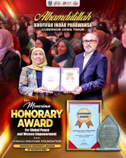 Gubernur Khofifah Raih Honorary Award for Global Peace and Women Empowerment dari Organisasi Islam International