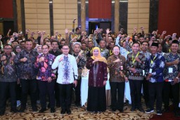 Buka Diklat Peningkatan SDM Kades, Gubernur Khofifah : Desa Jadi Kekuatan Ketahanan Nasional