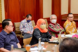Gubernur Khofifah Tetapkan Kenaikan UMP Jatim 2023 Sebesar 7,8 %
