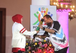 Obor Api Porprov VIII Jatim Tiba di Grahadi, Gubernur Khofifah Berharap Semangat Patriotisme Tertanam di Jiwa Para Atlet