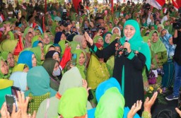 Gubernur Khofifah Ajak Muslimat NU Madiun Tangani Stunting