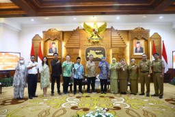 Dongkrak Pemulihan Ekonomi, Gubernur Khofifah Ajak Grab Indonesia Kembangkan dan Perluas Akses Pasar UMKM Jatim