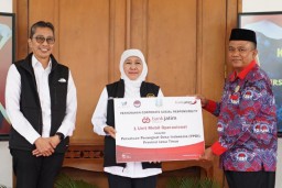 Gubernur Khofifah Serahkan Bantuan Kendaraan Bank Jatim untuk PPDI Jatim