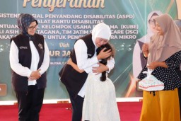 Gelar Pasar Murah dan Gelontor Bansos di Kabupaten Blitar, Gubernur Khofifah : Upaya Dekatkan Keterjangkauan dan Ringankan Beban Masyarakat