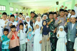 Tutup Safari Ramadhan 1444 H di Bojonegoro, Gubernur Khofifah Berbagi Ceria Dengan Ratusan Anak Yatim dan Pelaku Usaha Ultra Mikro