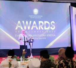 Gubernur Khofifah Apresiasi Akreditasi Tata Kelola Organisasi dan Kinerja MUI Jatim 2022