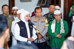Tinjau Banjir Sampang Gubernur Khofifah Ingatkan Patuhi Peringatan BMKG dan Tingkatkan Kewaspadaan