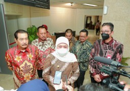 Di Forum RUPSLB, Gubernur Khofifah Minta Bank Jatim Pahami Consumer Preferences dan Perkuat Tim IT Sebagai Strategi Memenangkan Pasar