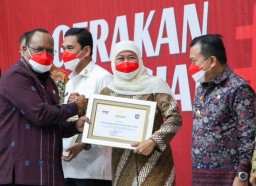 Mantab,! Jatim Terima Penghargaan dari Kemendagri