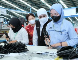 Tingkat Pengangguran Terbuka di Jatim Turun 0,48 Persen, Gubernur Khofifah : Bukti Upaya Pemulihan Ekonomi Berjalan Efektif