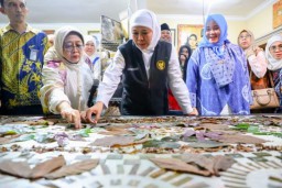 Gubernur Khofifah Resmikan Kampoeng Mandiri di Kedung Baruk Surabaya