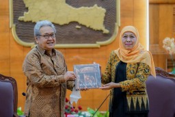 Terima Dubes RI untuk Jepang Gubernur Khofifah Diskusikan KEK Recycling Metal dan Perluas Promosi Produk Jatim di Jepang