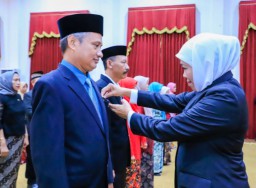 625 Guru Jatim Terima Penghargaan Satyalencana Karya Satya