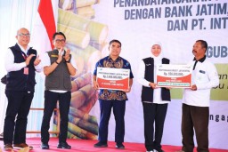 Gubernur Khofifah Apresiasi Inovasi Gapoktan Tebu Inti Rosan Tulungagung Mampu Produksi Gula Setahun Penuh dengan Rendemen 15 Persen