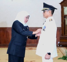 Lantik Heru Suseno Jadi Pj Bupati Tulungagung, Gubernur Khofifah Pesankan Atasi Stunting dan Kemiskinan Ekstrem