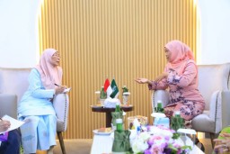 Terima Kunjungan Istri PM Malaysia, Gubernur Khofifah Bahas Penguatan Program Community Learning Centre untuk Pendidikan Anak Pekerja Migran Indonesia