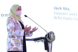Wujudkan UMKM Naik Kelas, Gubernur Khofifah Tekankan Pentingnya Literasi Digital, Sertifikasi Halal Hingga Standarisasi Produk