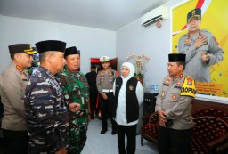 Gubernur Khofifah Tinjau Pos Pengamanan Lebaran, Pastikan Keamanan dan Kelancaran Arus Lalulintas Selama Libur Lebaran