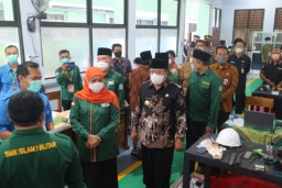 Targetkan Juara Umum di Tingkat Nasional, Gubernur Khofifah Ajak Siswa Fokus dan Junjung Sportifitas LKS SMK Tingkat Provinsi